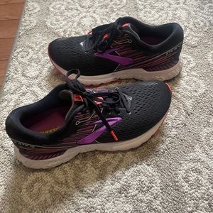 Brooks GTS 19 Adrenaline, Size 9.5, GUC